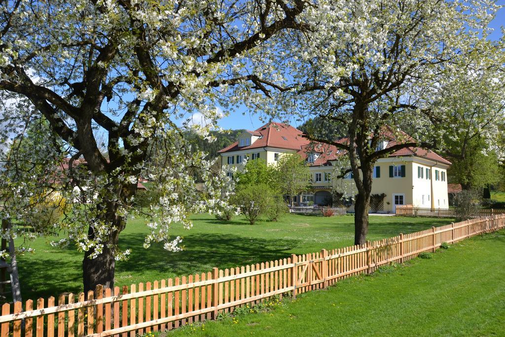 Hotel Dienstl Gut Launsdorf Exterior foto