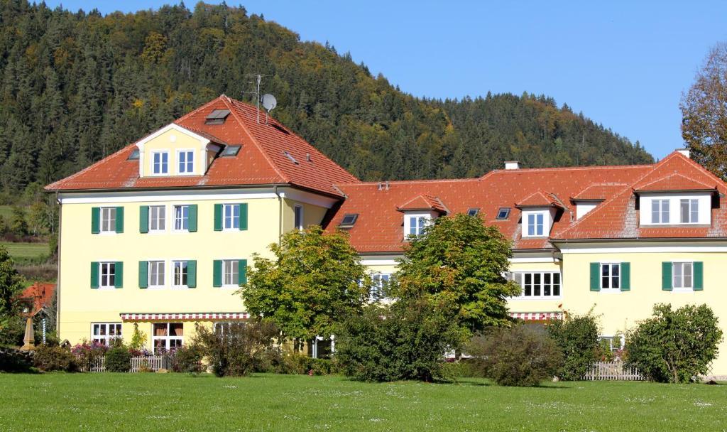 Hotel Dienstl Gut Launsdorf Exterior foto